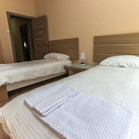 Apartmani Bulevar Cetinje Eksteriør billede