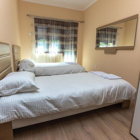 Apartmani Bulevar Cetinje Eksteriør billede