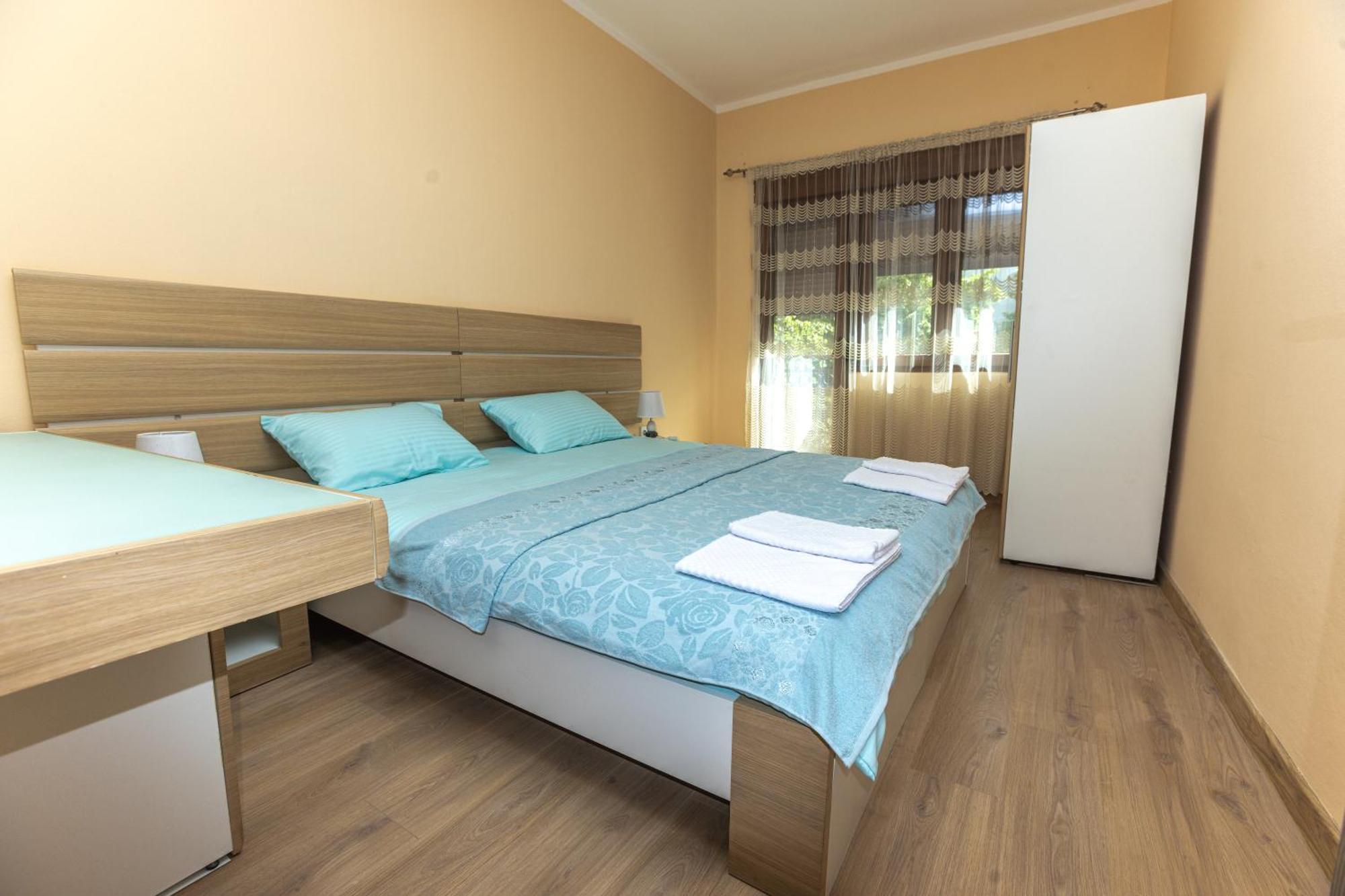 Apartmani Bulevar Cetinje Eksteriør billede