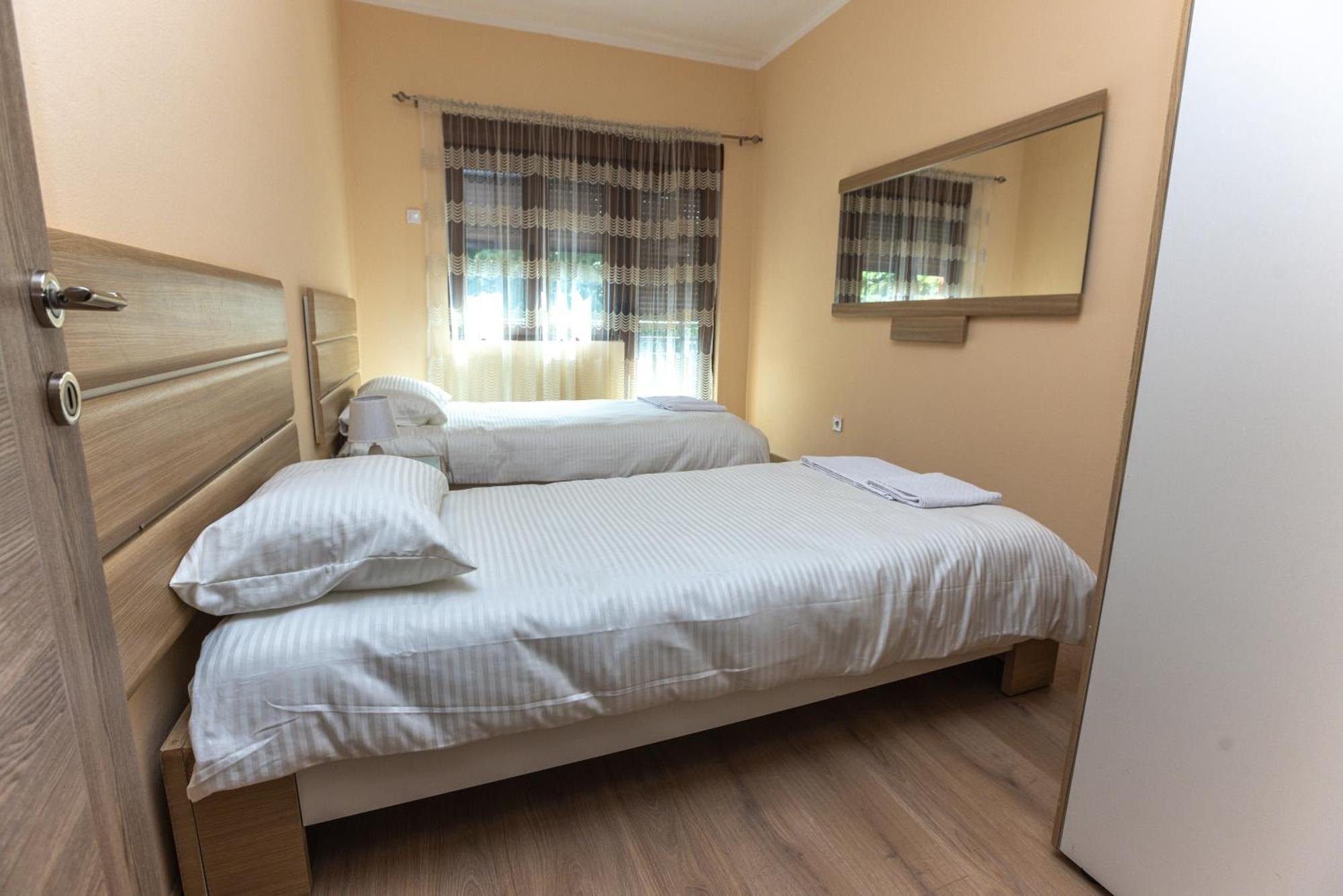 Apartmani Bulevar Cetinje Eksteriør billede