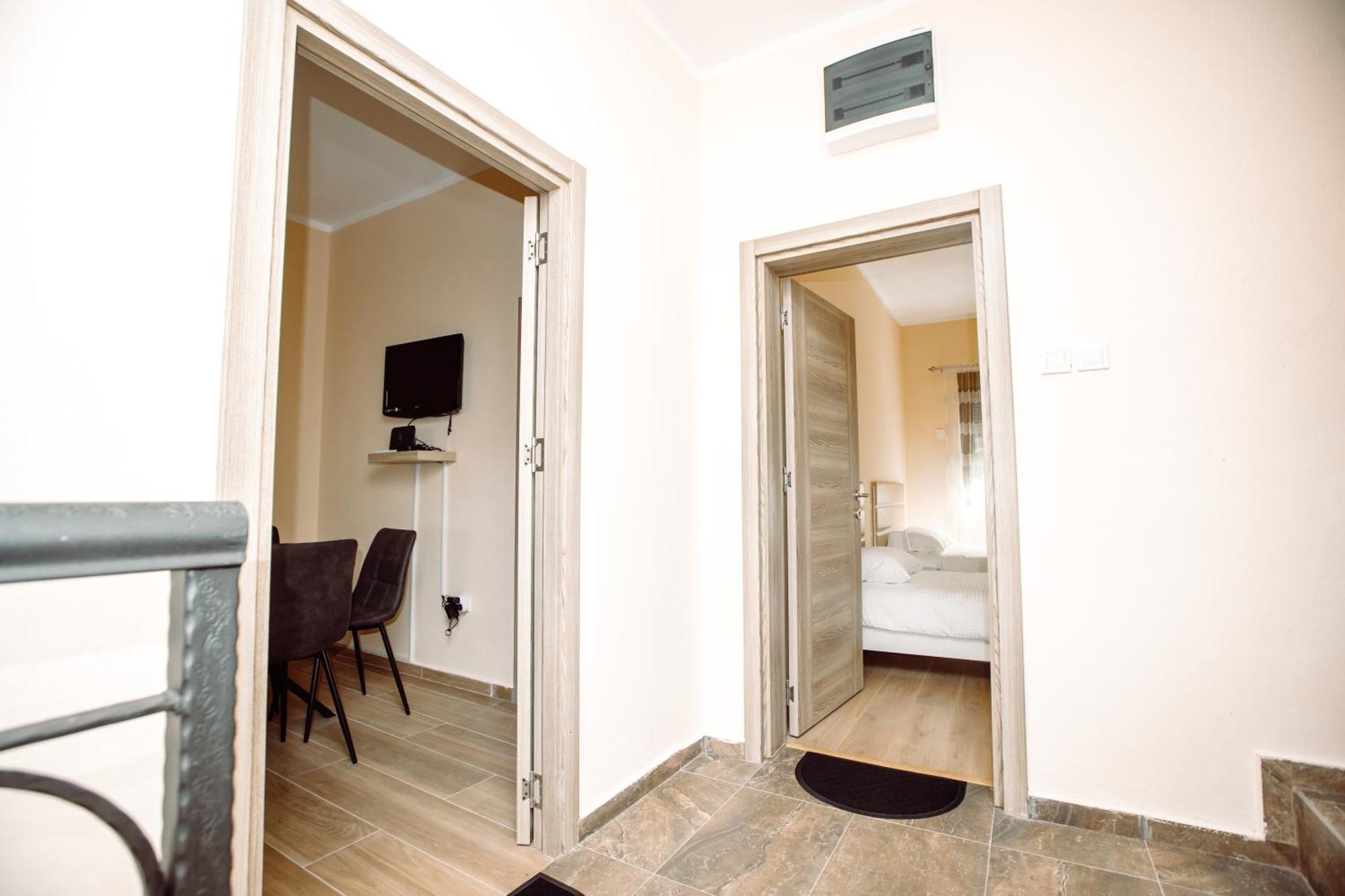 Apartmani Bulevar Cetinje Eksteriør billede