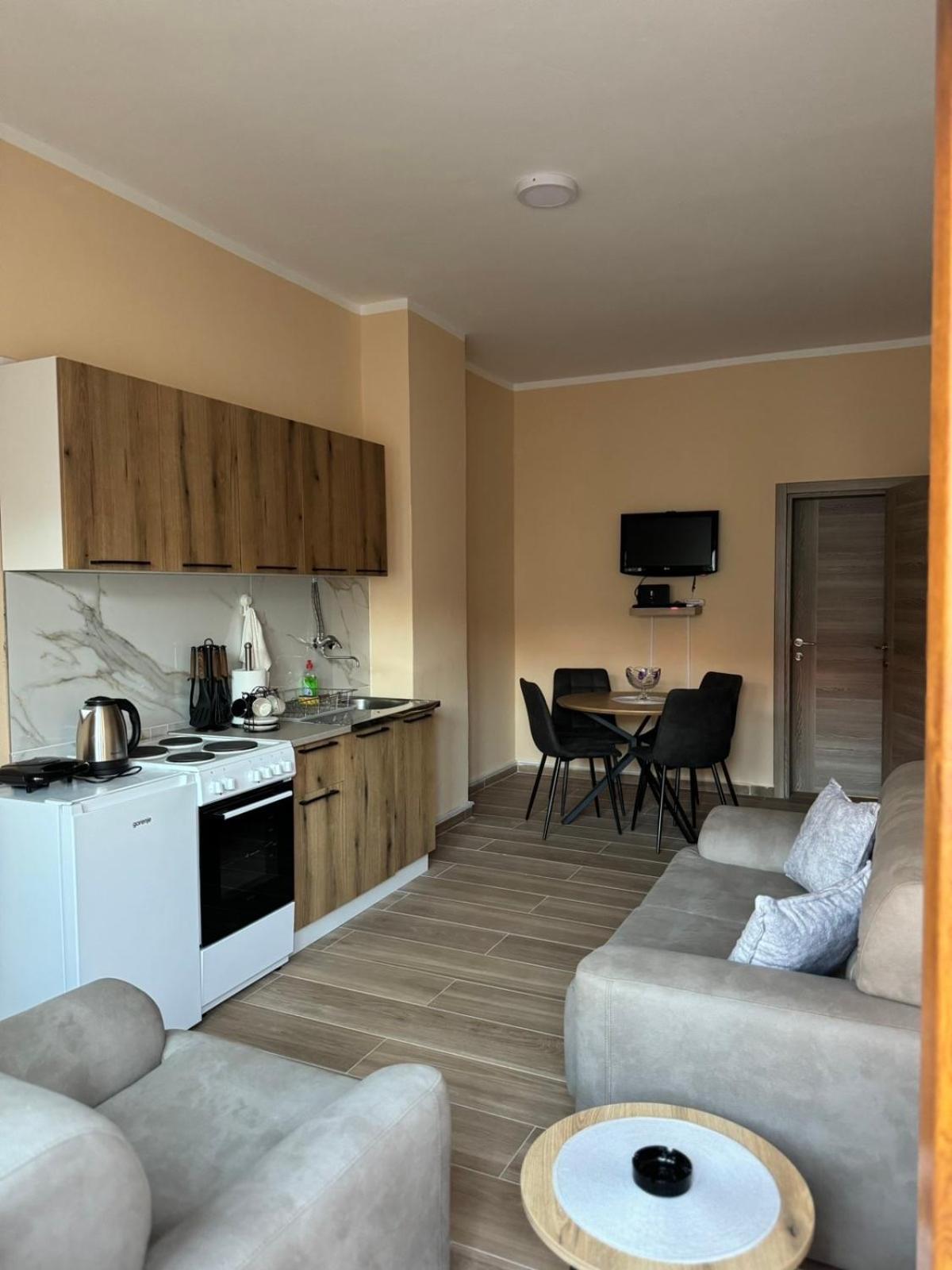 Apartmani Bulevar Cetinje Eksteriør billede