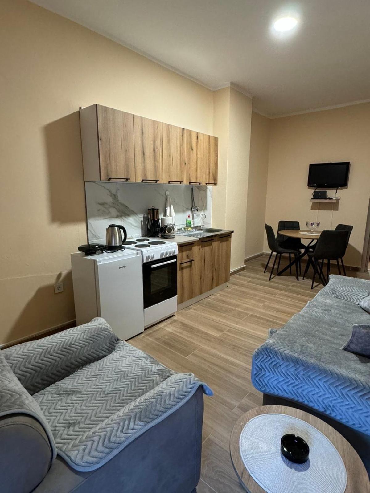 Apartmani Bulevar Cetinje Eksteriør billede
