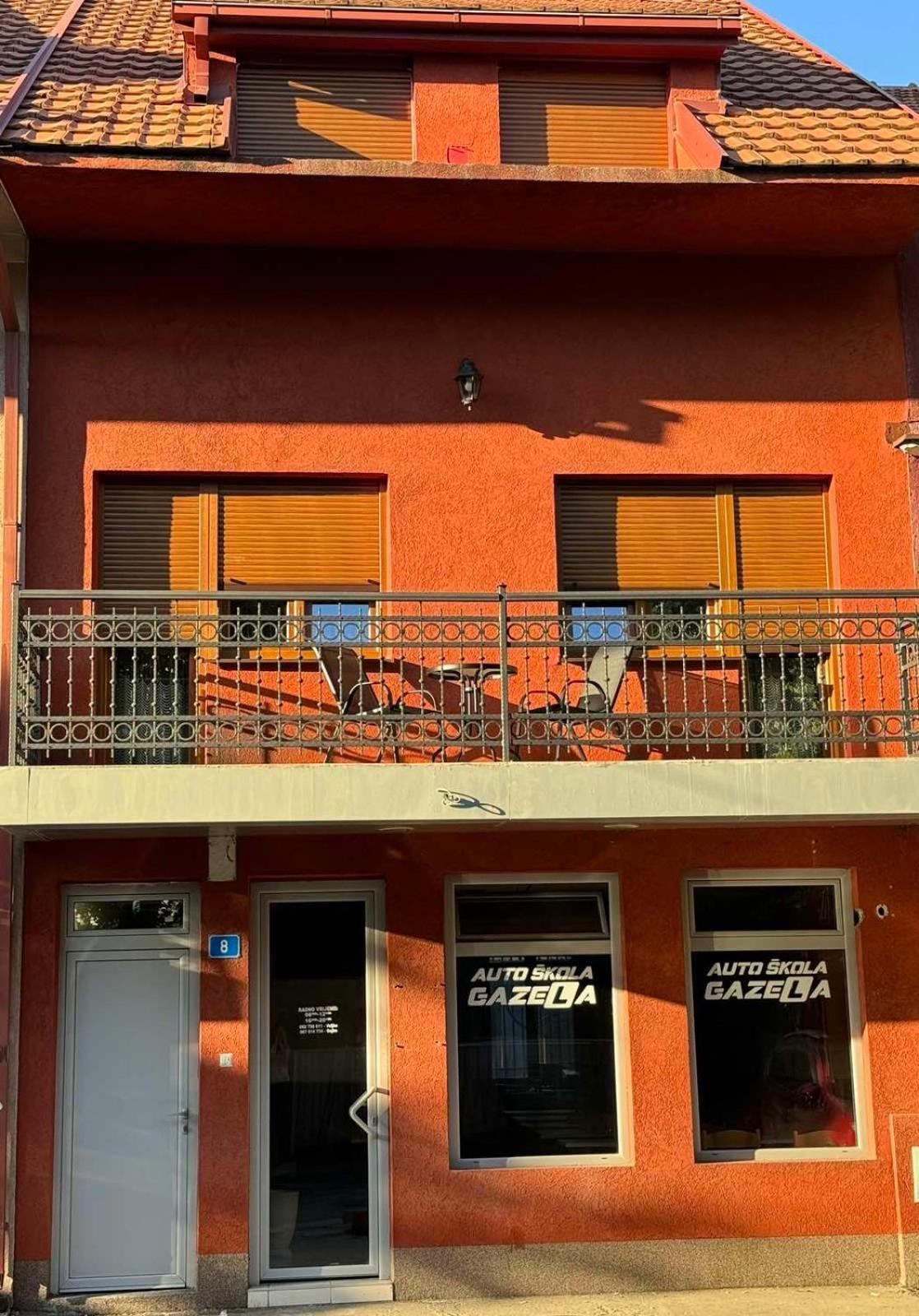 Apartmani Bulevar Cetinje Eksteriør billede
